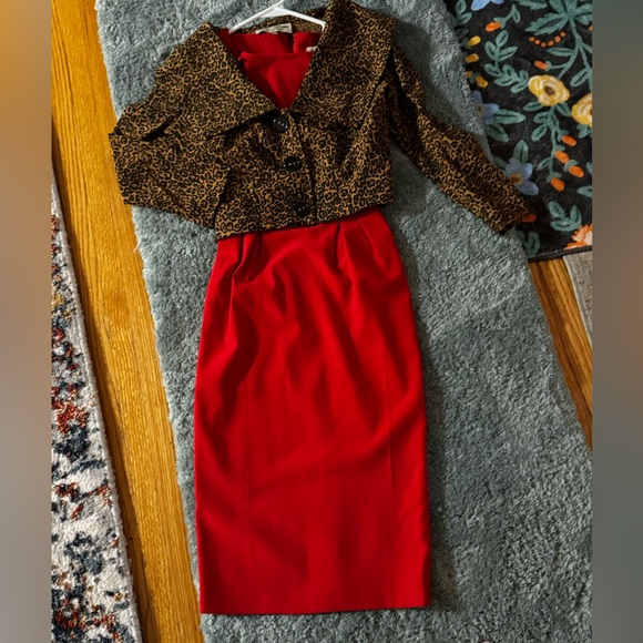 Bettie Page by Tatyana Red Fitted Pencil Dress - Picture 10 of 10